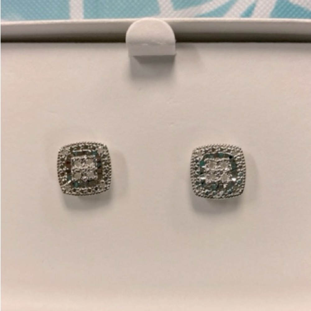 TODAY***$45***NWT vintage Belk diamond stud earrings.